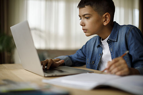 Memahami Risiko Penggunaan Internet di Kalangan Anak-anak
